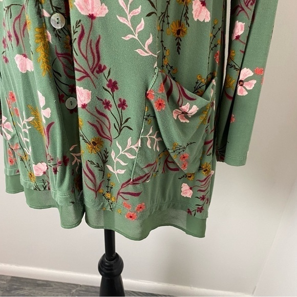 LOGO Lori Goldstein Green Floral Cardigan - Picture 7 of 13